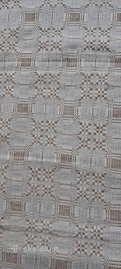 Austas rankšluostis su užrašu