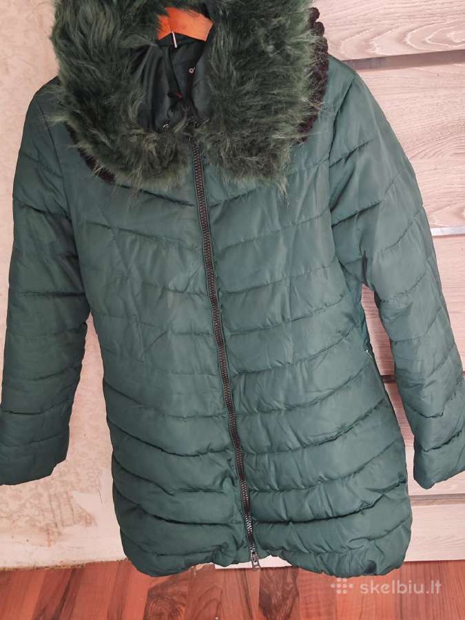 Žiemai striukė smagi daili ir rūbelių maišiukas