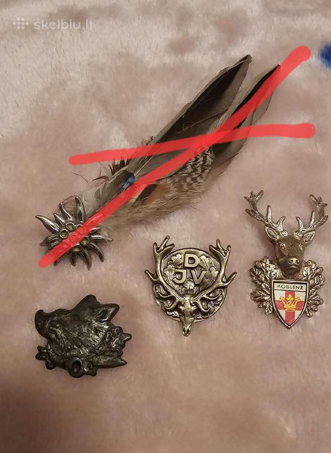 Medžiotojo kepurės papuošimo ženkliukai.