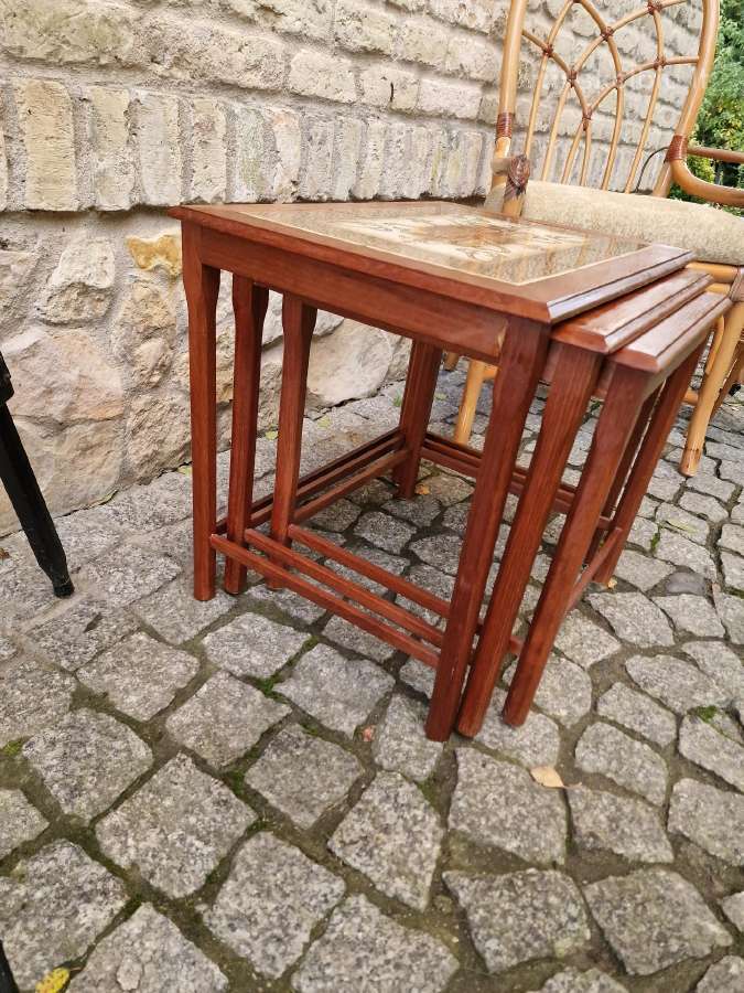 Vintažiniai mid century tikmedžio staliukai - nuotraukos Nr. 3