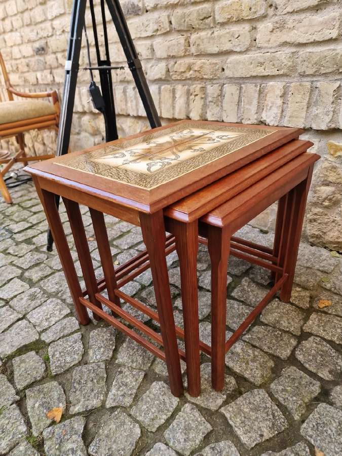 Vintažiniai mid century tikmedžio staliukai - nuotraukos Nr. 32