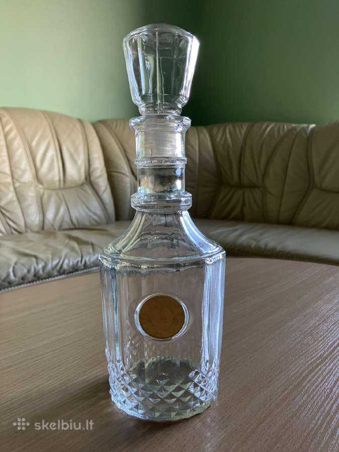 Dailus vintažinis grafinas
