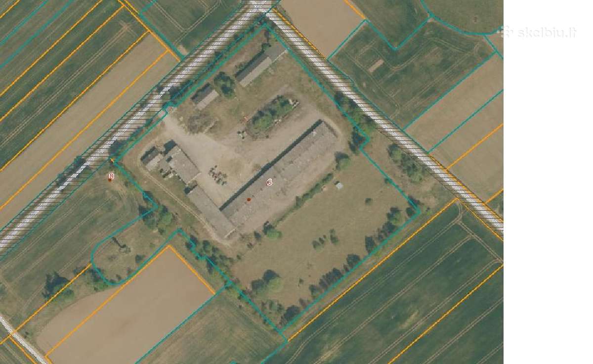 Parduodamos buvusios kolūkio dirbtuvės, garažai