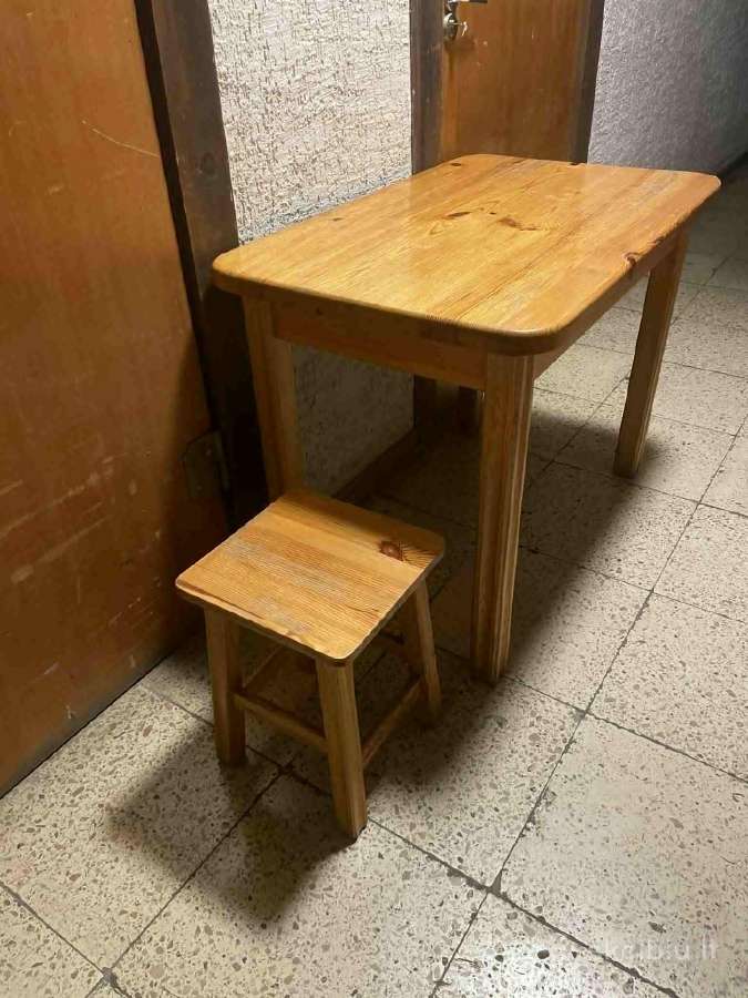 Mediniai stalai ir taburetės