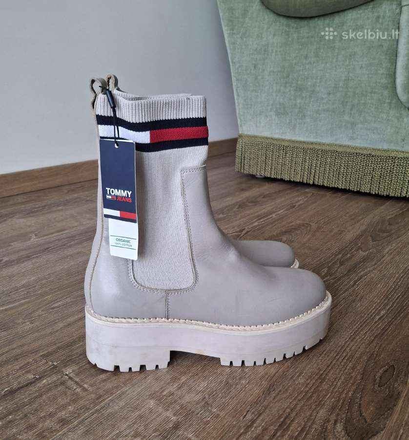 Tommy Hilfiger odiniai aulinukai, kainavo 200eu