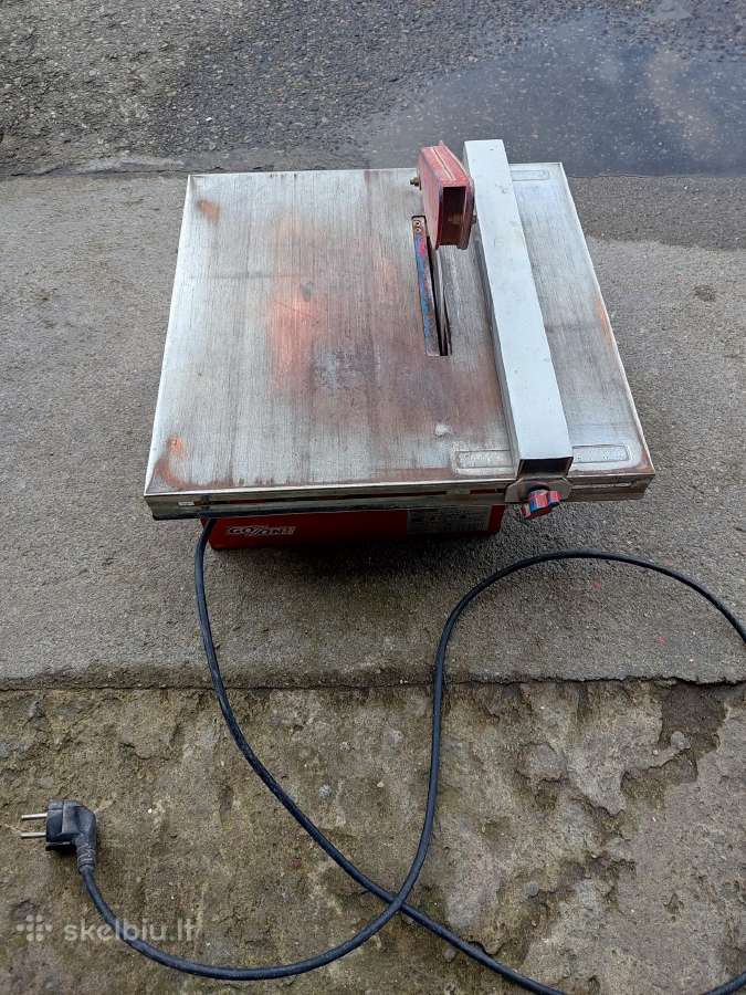 Elektrines plyteliu pjaustymo stakles