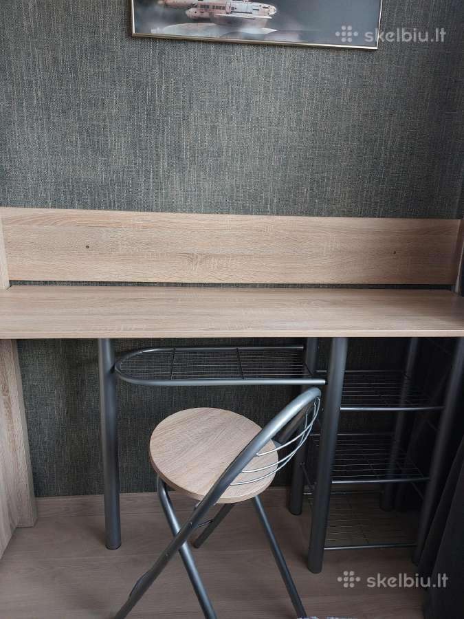 Skubiai parduodu baro stalą