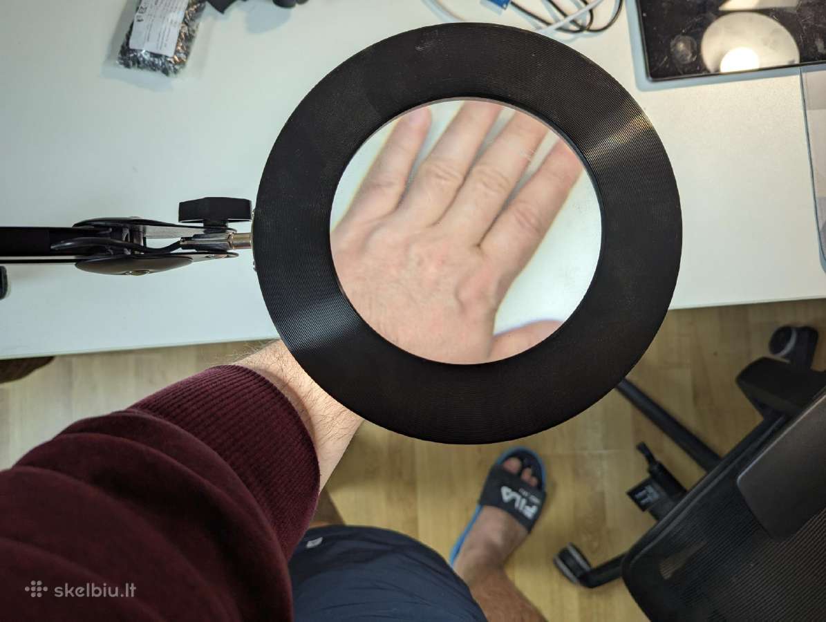 Šviestuvas su lupa 3x