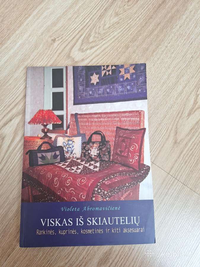 Viskas iš skiautelių.