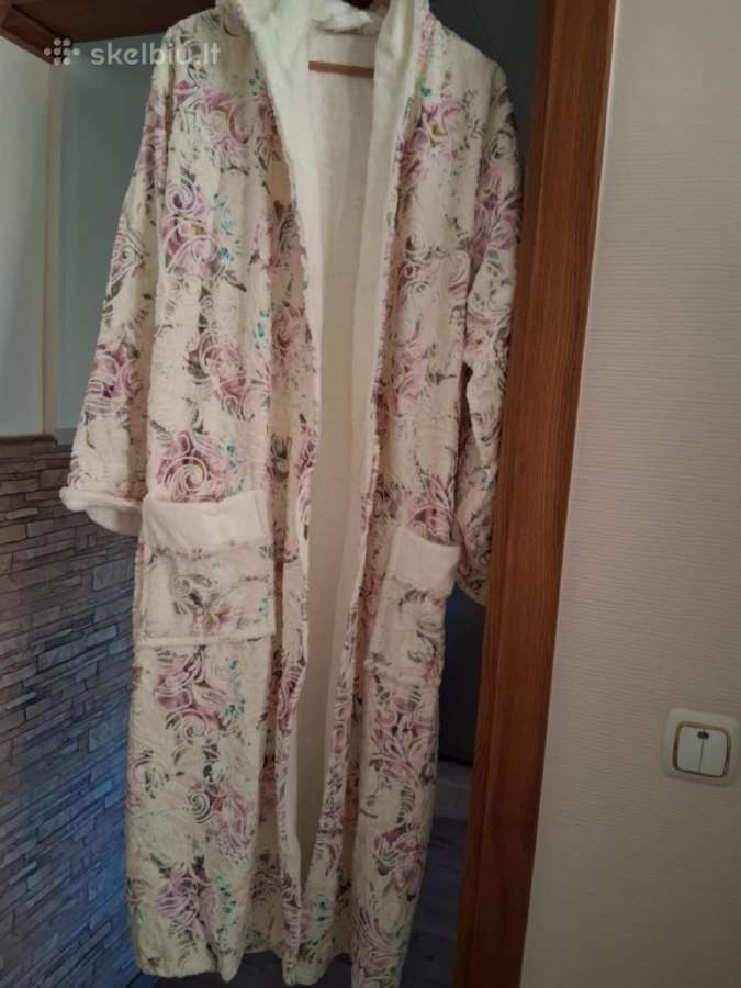 Moteriškas chalatas