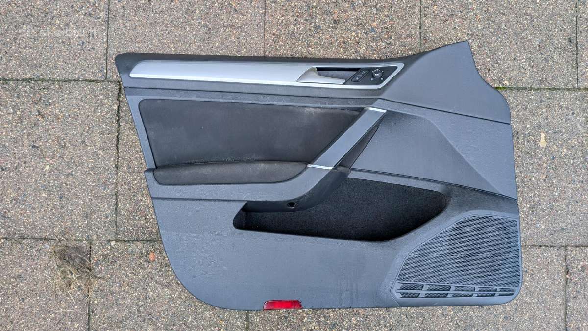 VW Golf 7 durų apdailų komplektas su garsiakalbiai