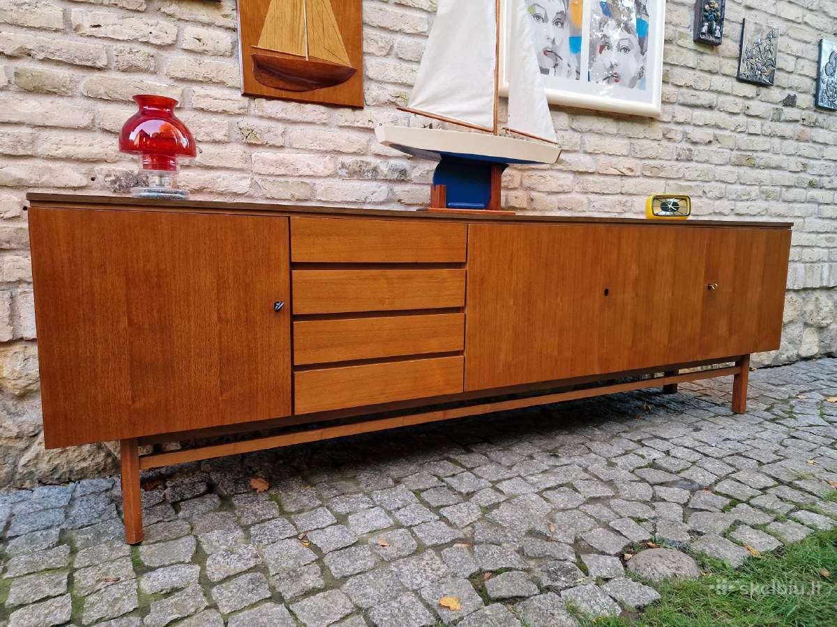 Vintažinė mid century riešutmedžio indauja/komoda