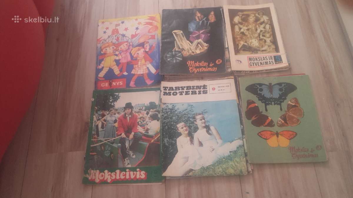 Knygu ir zurnalu stovai, seni laikrasciai,knygos