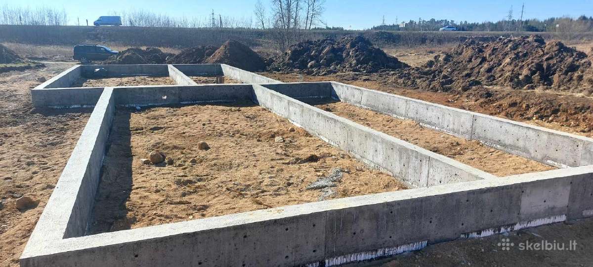 Parduodu sklypą su leidimu statybai ir pamatais - nuotraukos Nr. 2