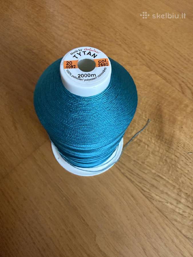 Siūlai Tytan 20 spalva 2580