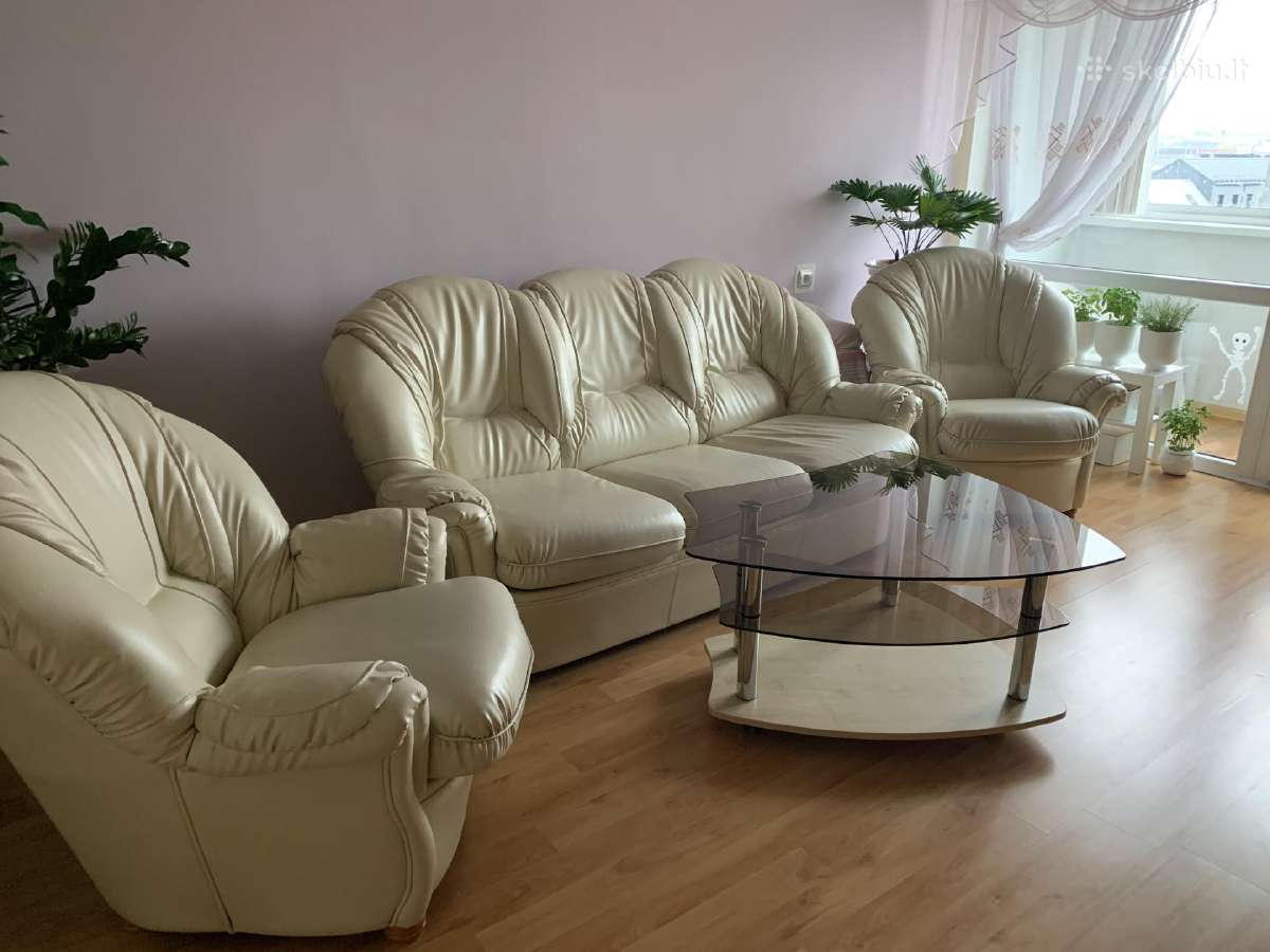 Sofa su miegama funkcija ir du foteliai