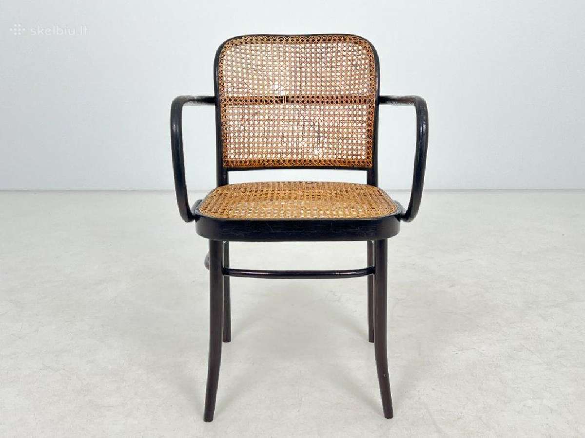 Thonet stiliaus krėslas su ratanu