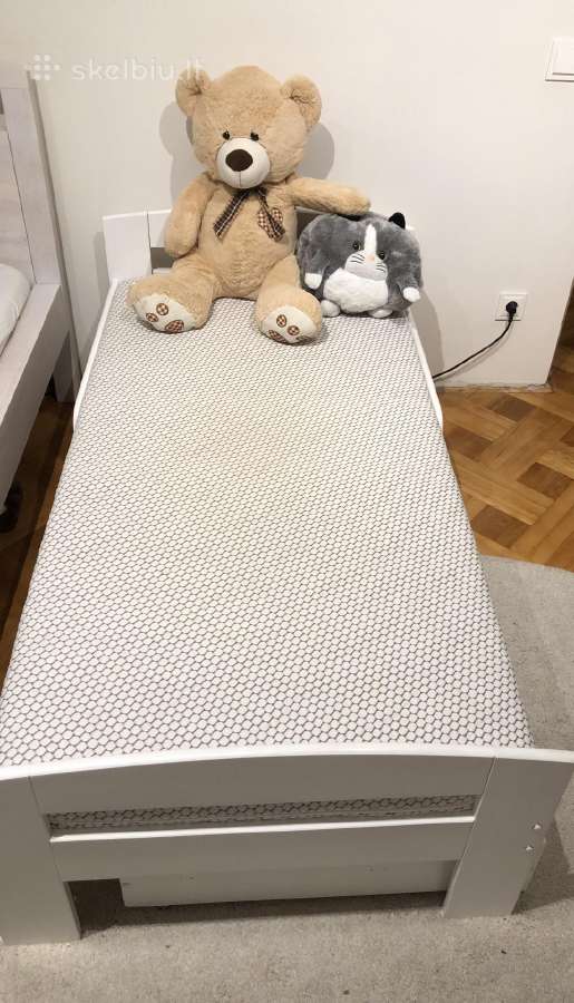 Parduodu vaikiška balta lova su čiužiniu
