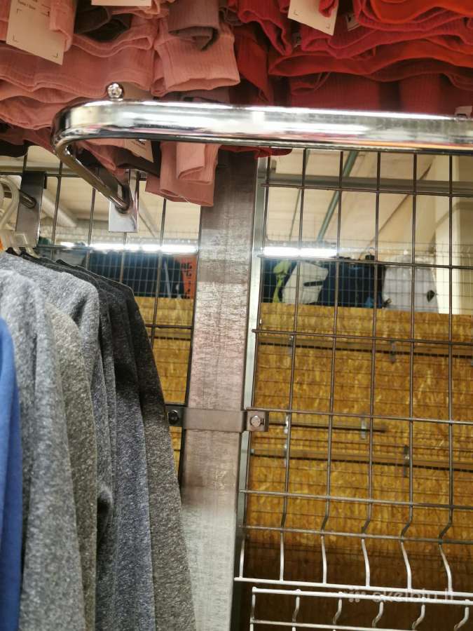Prekybinė įranga. Lankas tvirtinamas prie tinklo