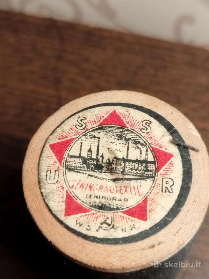 Tarpukario eksportinė siūlų špūlė.