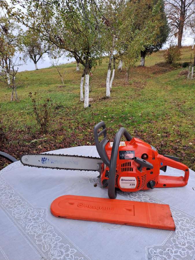 Husqvarna 235 benzo pjuklas