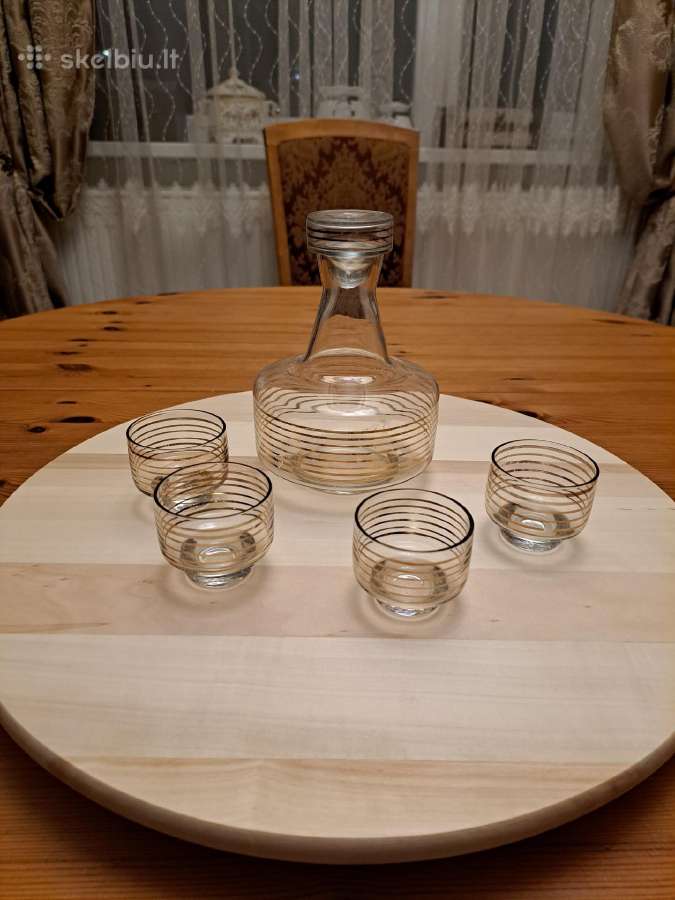 Grafinas su stikliukais