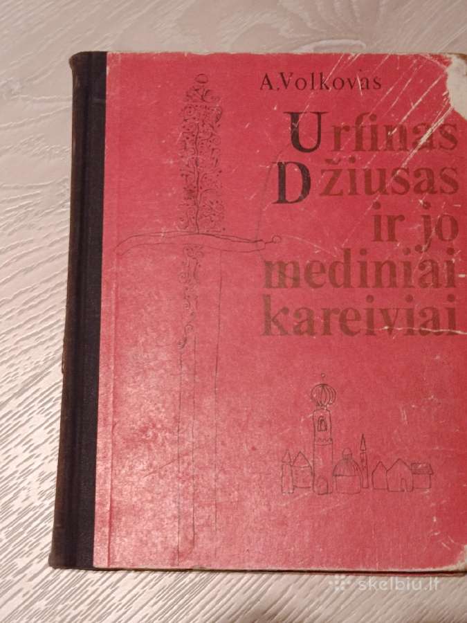 Ir fonas Džiusas ir jo mediniai kareiveliai