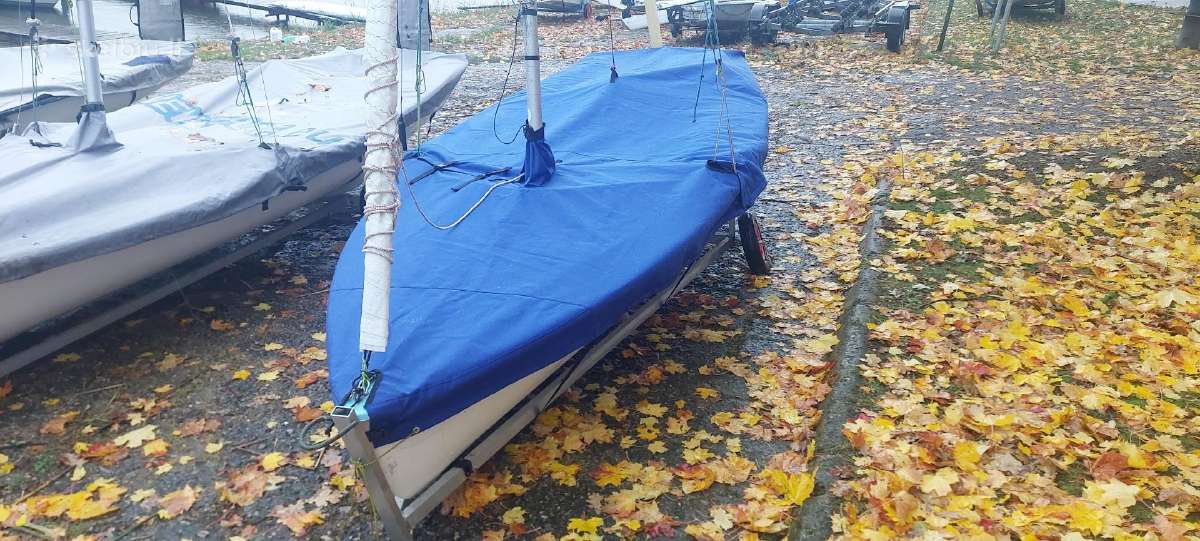 Uzdangalas 470 sportiniam burlaiviui jolei naujas