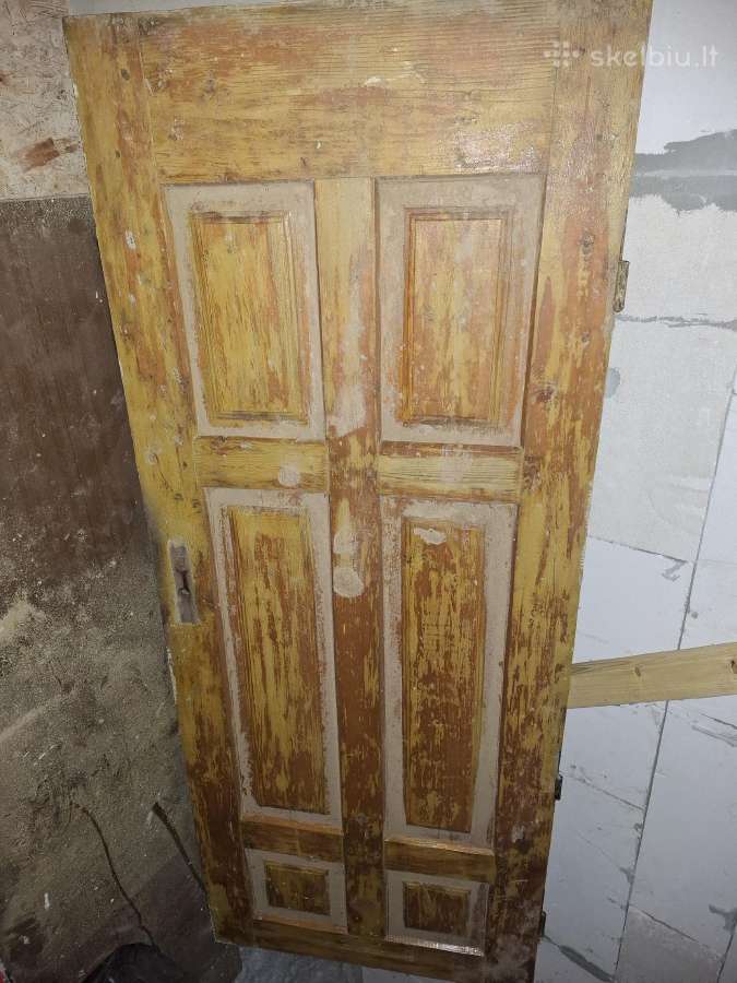 Medinės durys. Buvo buto lauko. 198cm x 79cm.