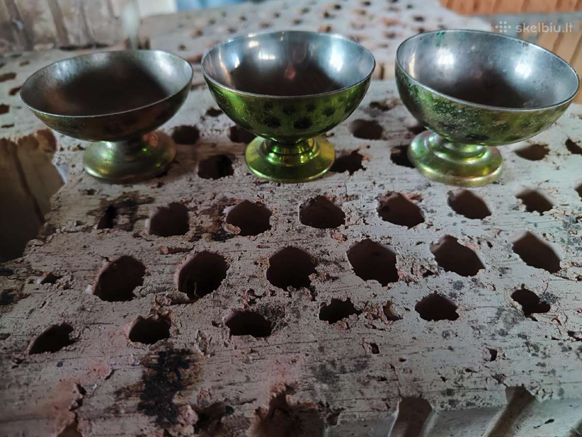 Lėkštė metalo ir žvakidės mažos