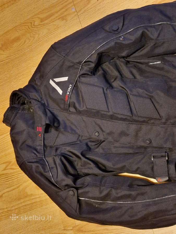 Moto striukė