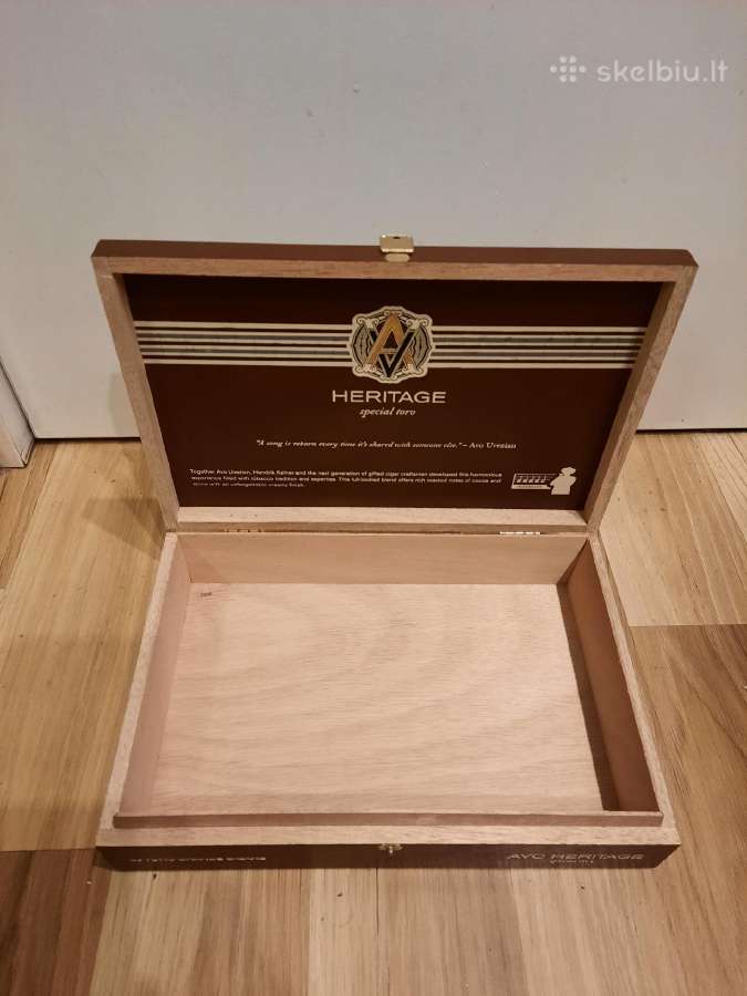 108. Cigarų dėžė Avo Uvezian - nuotraukos Nr. 2