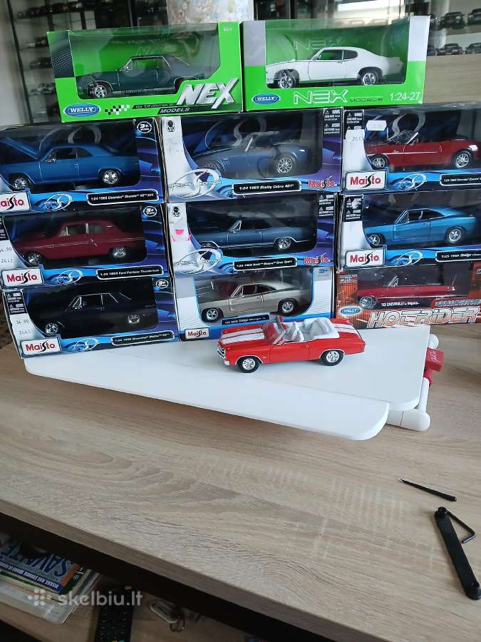 Amerikietiški 6 dešimtmečio automobiliai 1:24