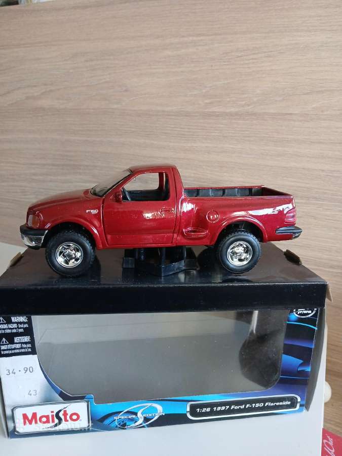 Amerikietiški Ford pikapai 1:24 - nuotraukos Nr. 4