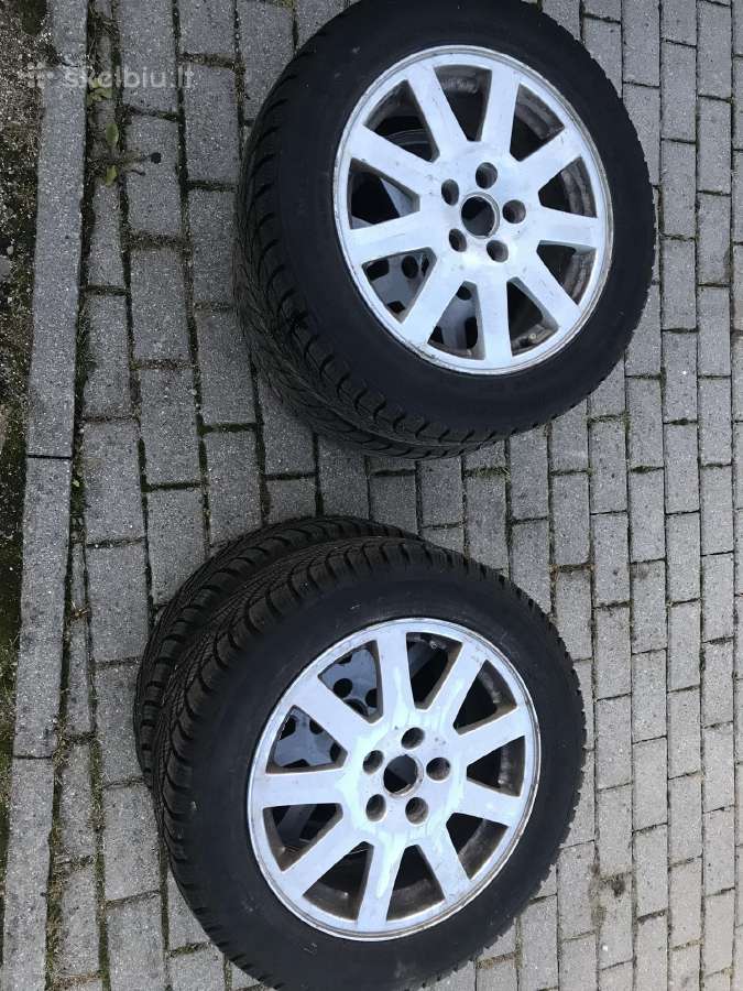 Volvo s40 tinka ant Ford be padangu.