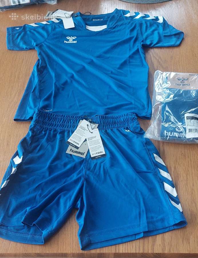 Futbolo aprangų komplektai, kamuoliai , skirtukai