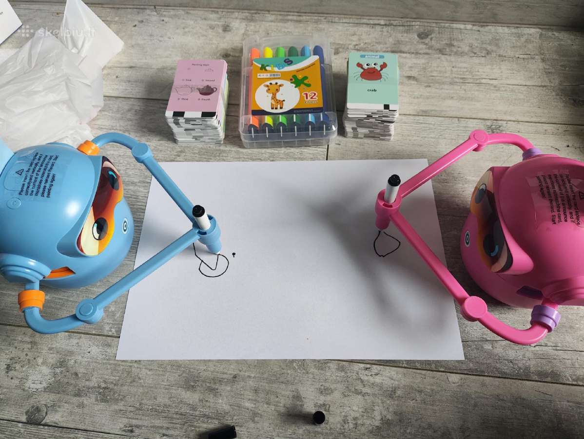 Mokomasis Piešimo robotas su muzika ir kortelėmis
