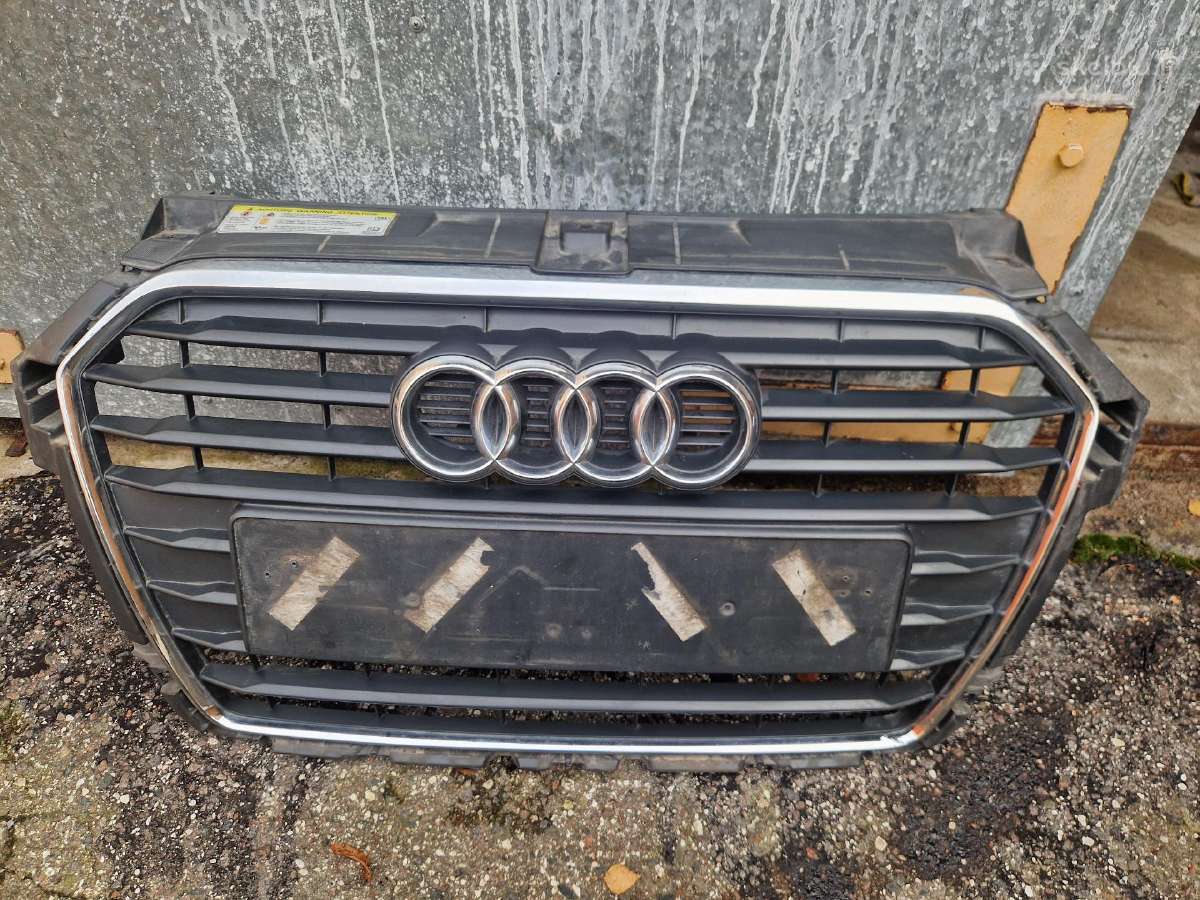 Audi A1 priekinės groteles
