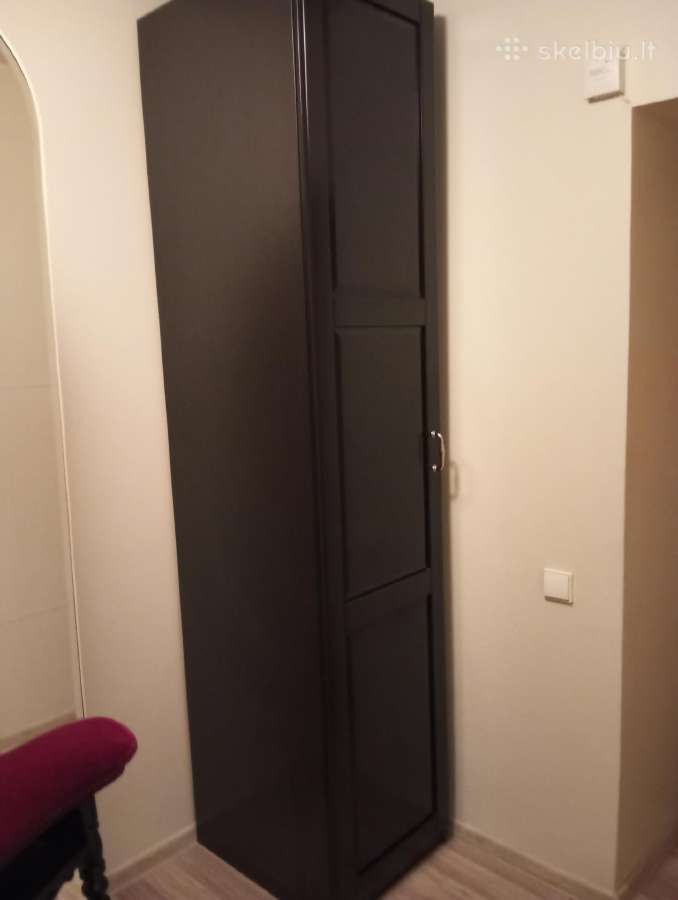 Juoda Ikea Pax spinta