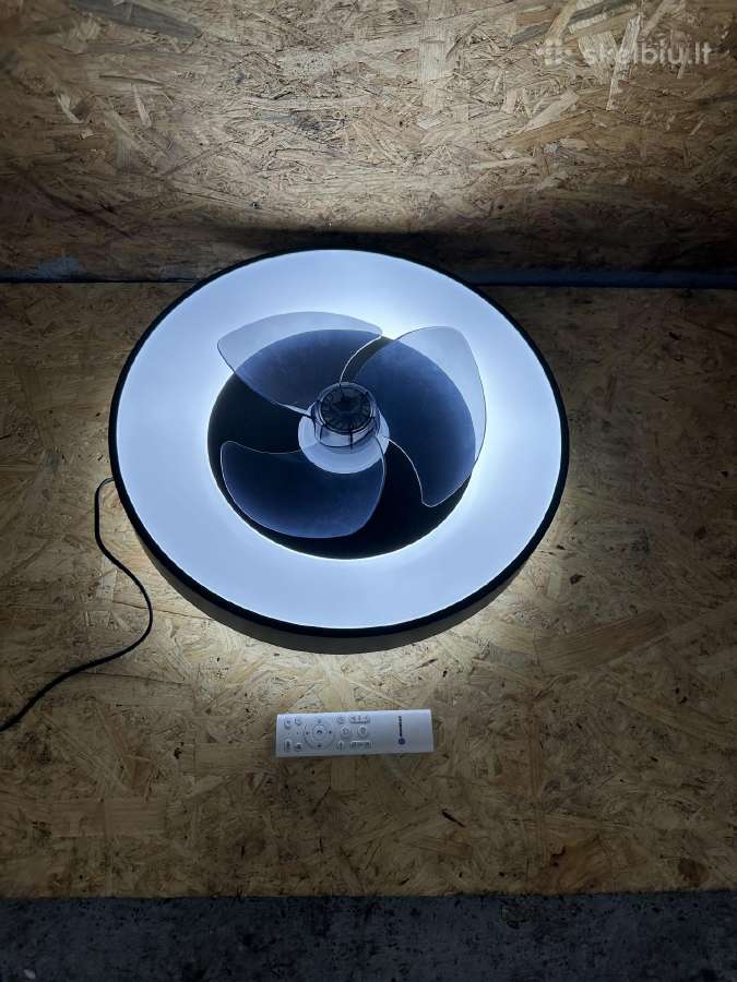 Lubinis šviestuvas su ventiliatoriumi, pulteliu