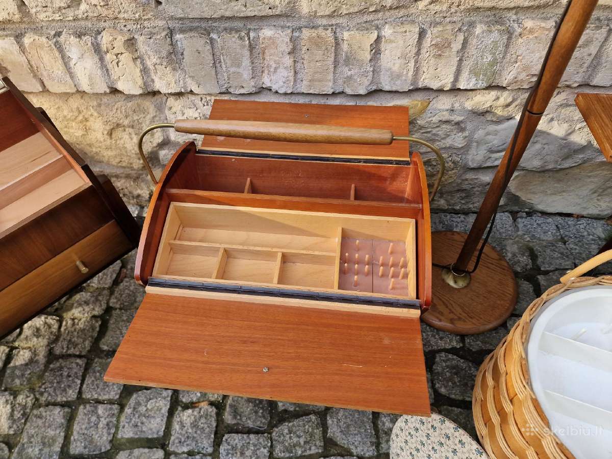 Vintažiniai rankdarbių staliukai ir dėžutės - nuotraukos Nr. 9