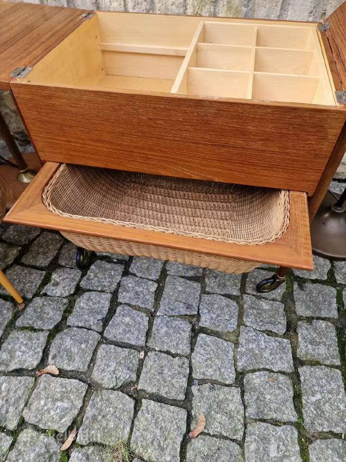 Vintažiniai rankdarbių staliukai ir dėžutės - nuotraukos Nr. 14