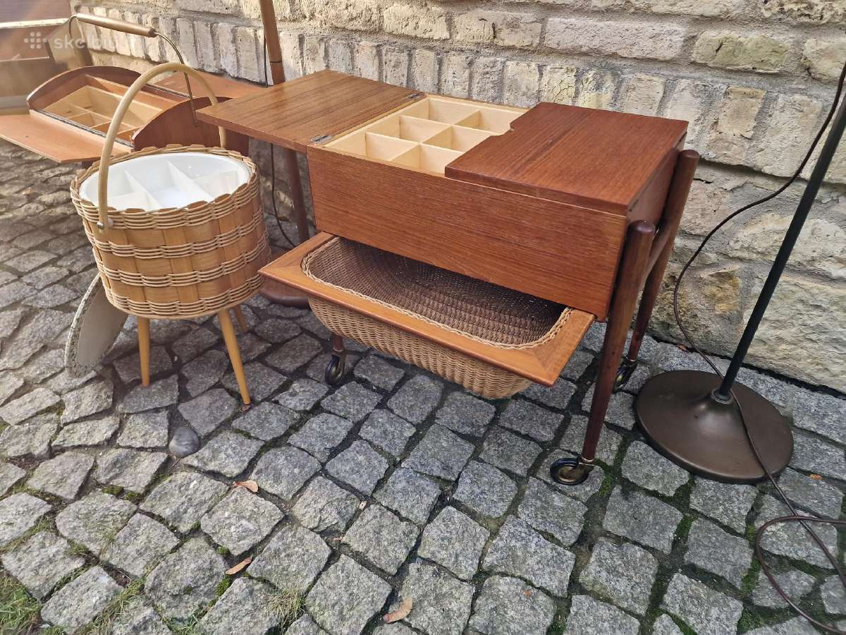Vintažiniai rankdarbių staliukai ir dėžutės - nuotraukos Nr. 17