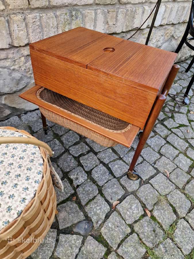Vintažiniai rankdarbių staliukai ir dėžutės - nuotraukos Nr. 32