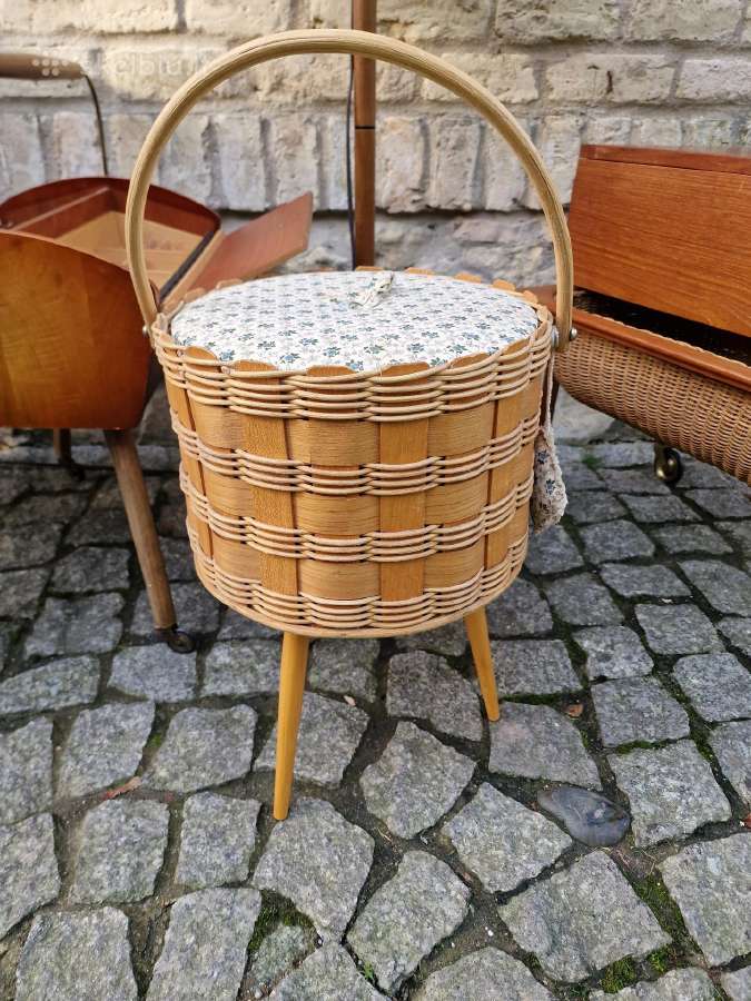 Vintažiniai rankdarbių staliukai ir dėžutės - nuotraukos Nr. 33