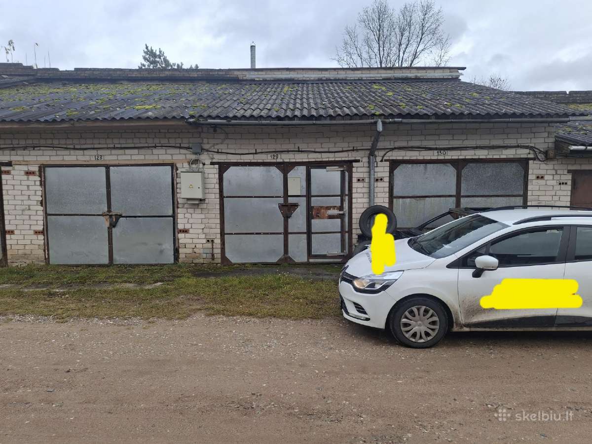 Parduodami Trys garažai sujunkti i bendra.