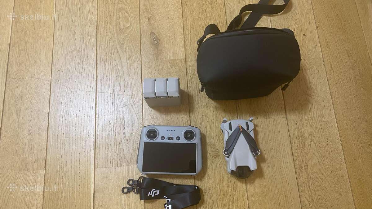 Dji mini 3 su RC ir priedais.