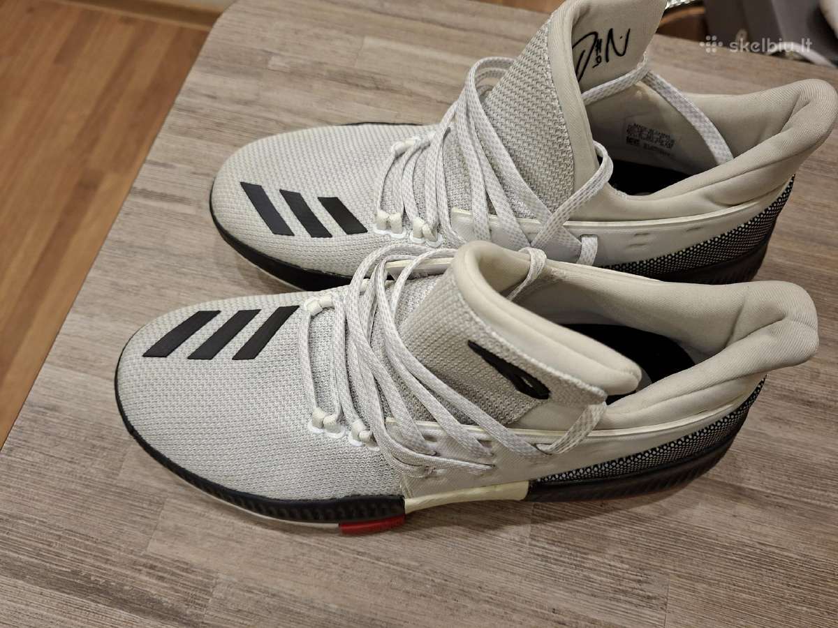 Nauji Adidas kedai
