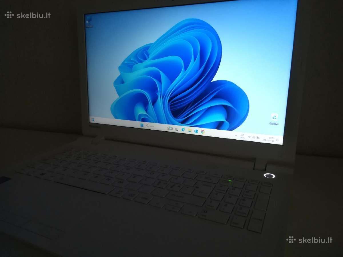 Toshiba 4gb RAM, 128gb SSD+1tb HDD Win11 Baltas