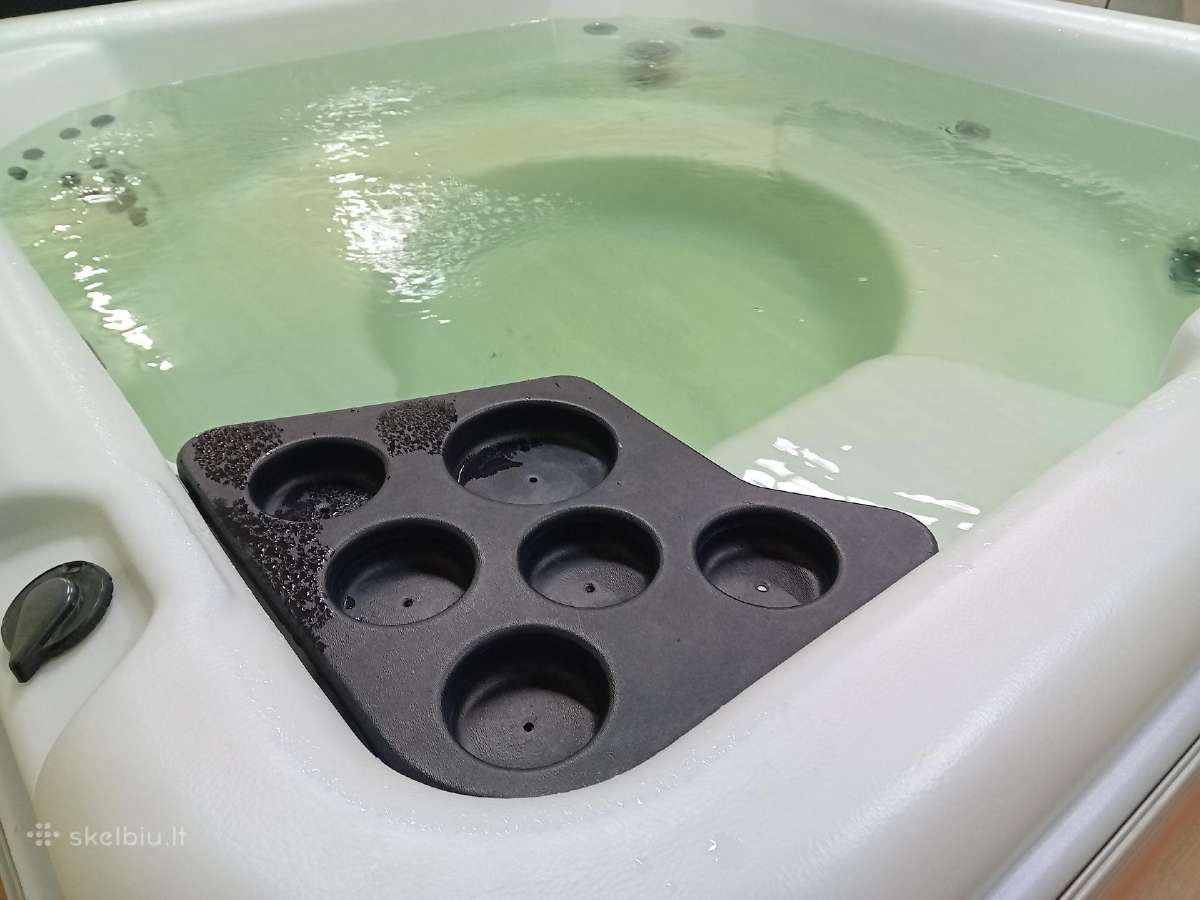 Lauko sukurine vonia/jacuzzi